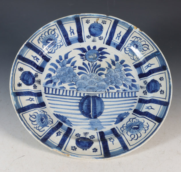 Fat i fajanse, Delft 1700 t.