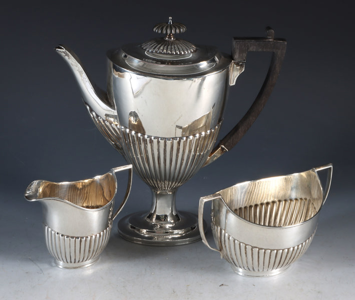 Kaffeservise i sølv, 3 deler. England 1898.