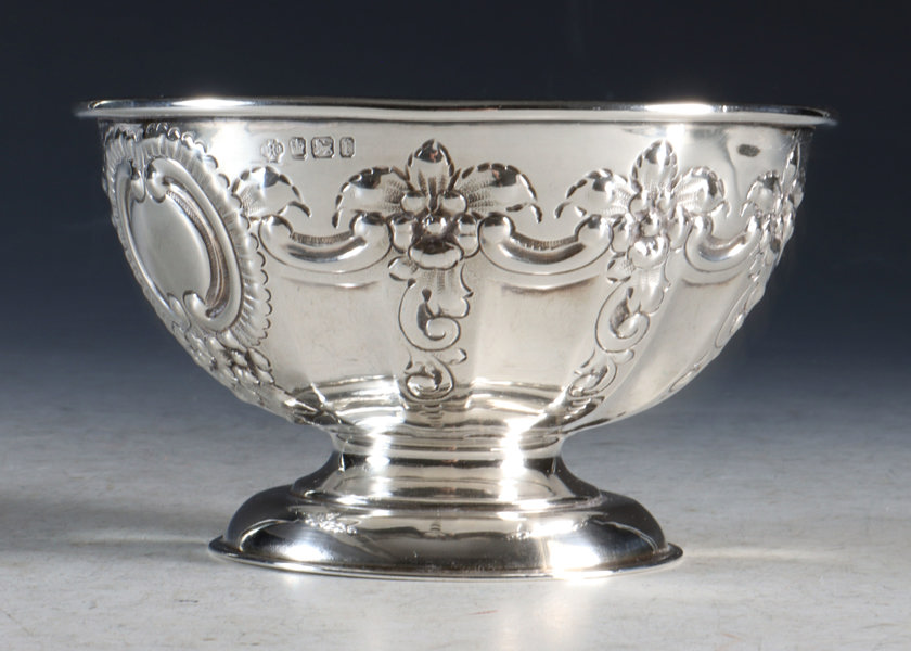 Liten bolle i sølv, England.