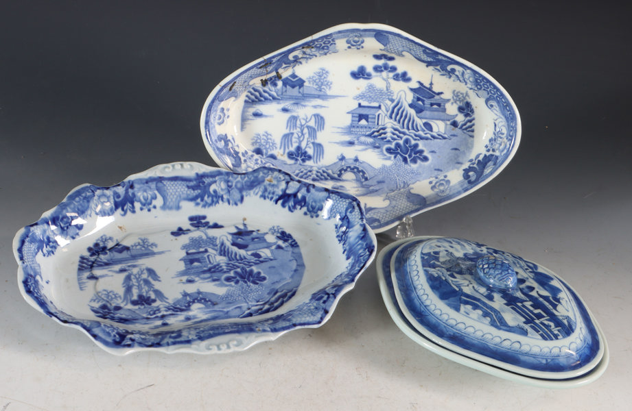 2 ovale fat og liten terrin i porselen, Willow