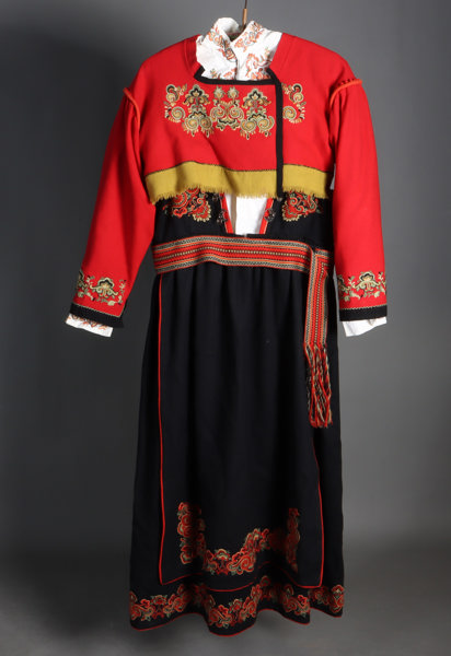 Bunad med skjorte og jakke. Øst-Telemark