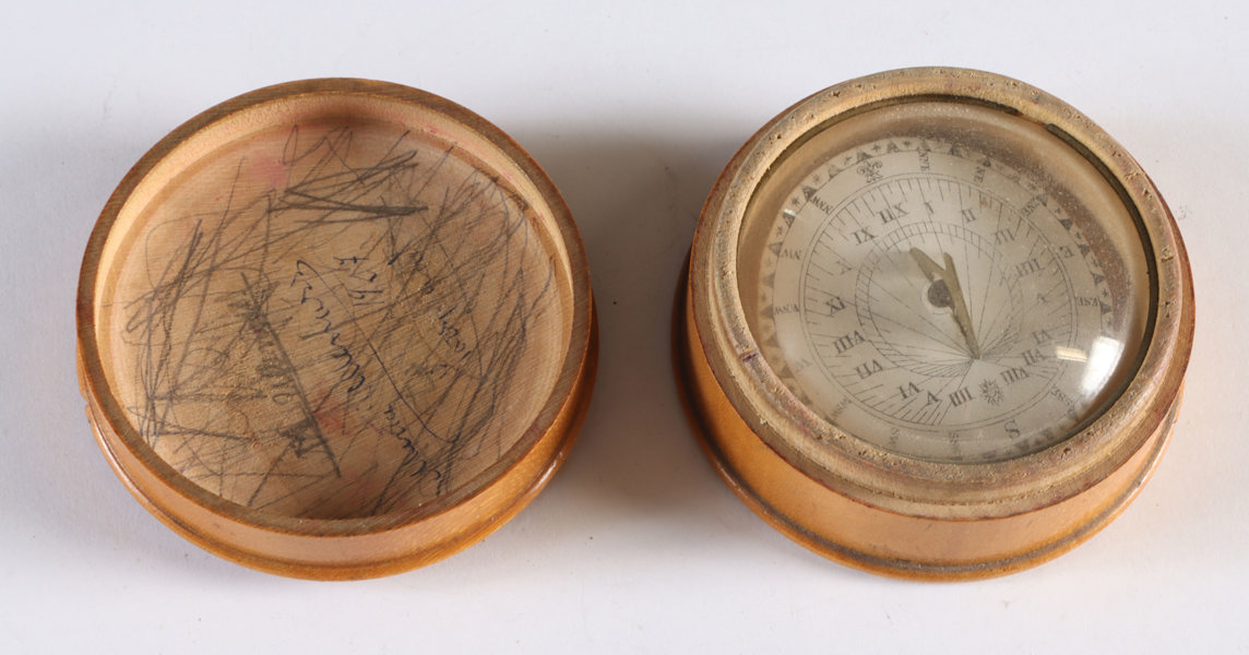 Lite lommekompass i eske