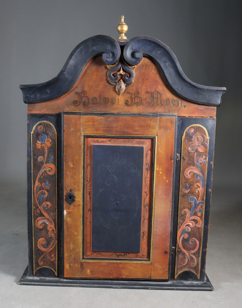 Rosemalt hengeskap, 1800 t.