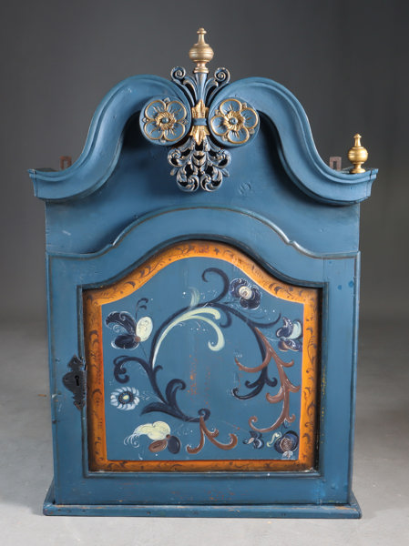 Rosemalt hengeskap, 1800 t.