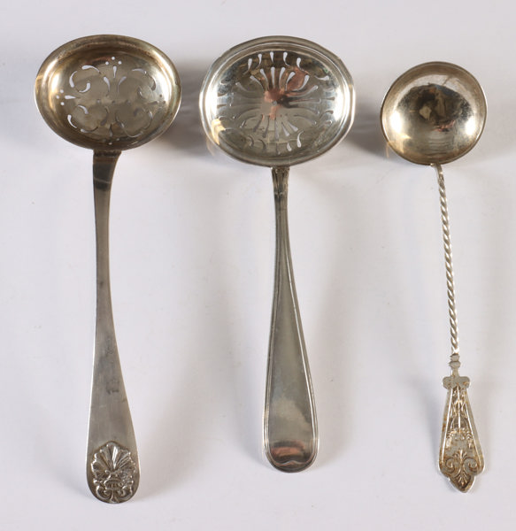 2 strøskjeer og liten  øse, 1800 t.