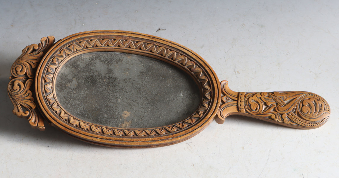 Rikt utskåret håndspeil, 18/1900 t.