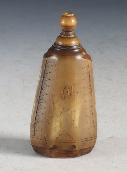 Snusflaske i horn, 17/1800 tallet. 