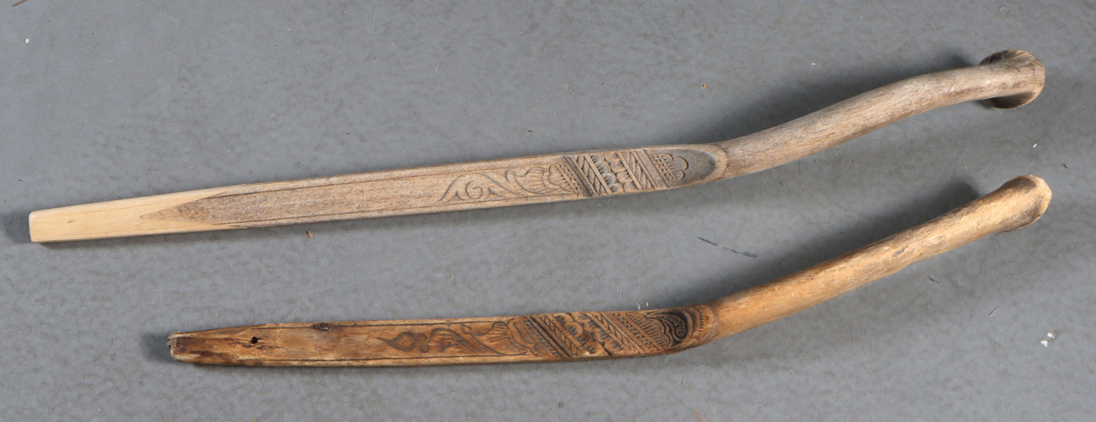 2 utskårede ljåskaft, 1800 t. 