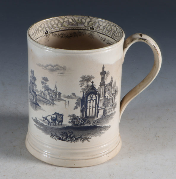 Dekorert krus i fajanse, 1800 t.