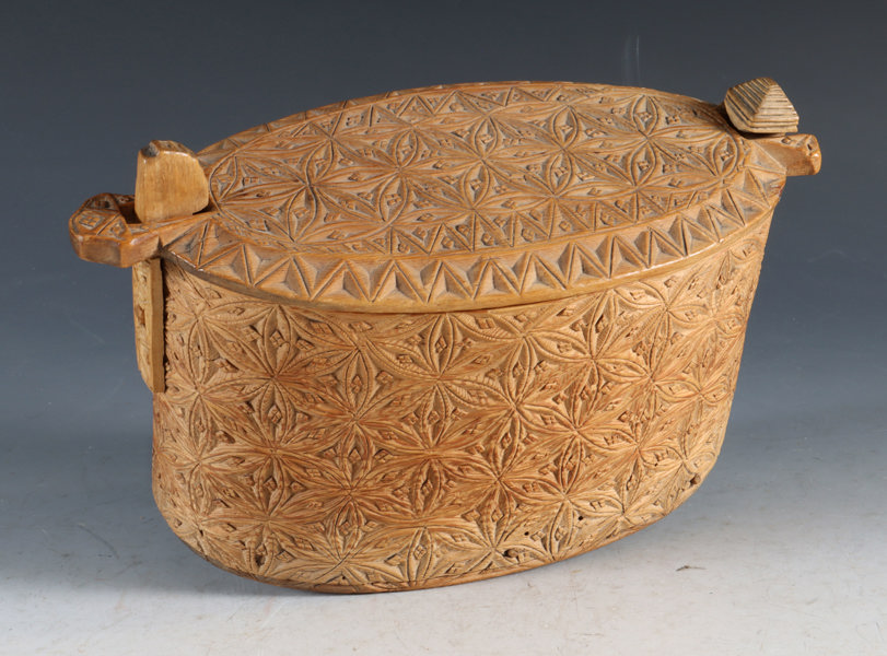 Rikt utskåret tine, 1805.