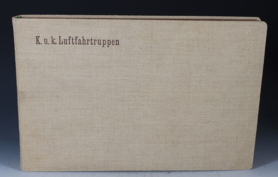 Album med fotografier, første V.K.