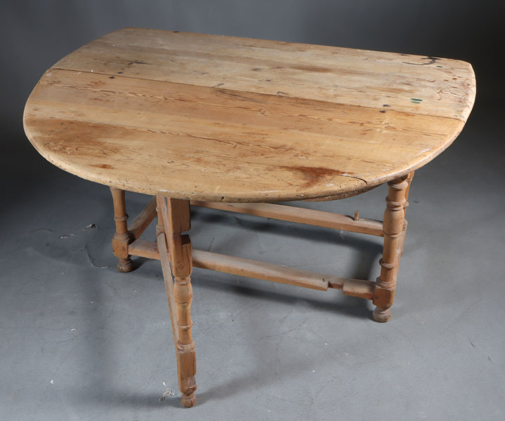 Trehvitt klaffebord, 17/1800 t.