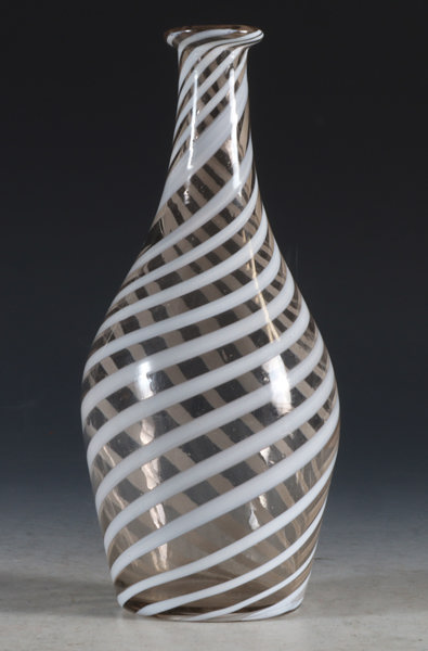 Karaffel i glass m/emaljedekor. 1800 t.