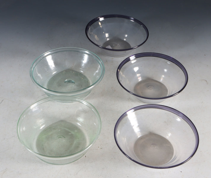 5 melkeringer i glass.