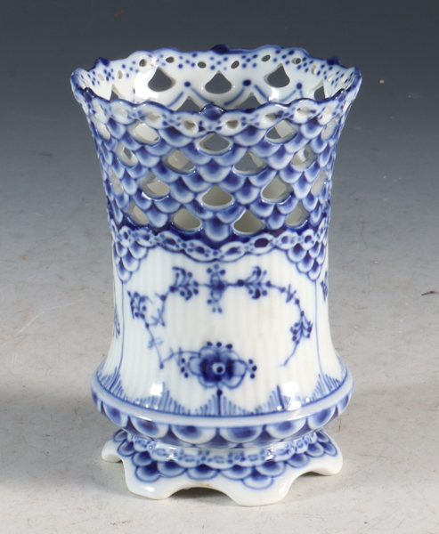 Vase, musselmalt. Kngl Dansk.