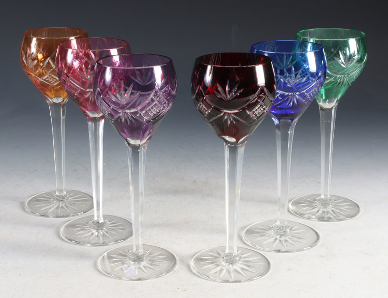 6 vinglass med farget klokke.