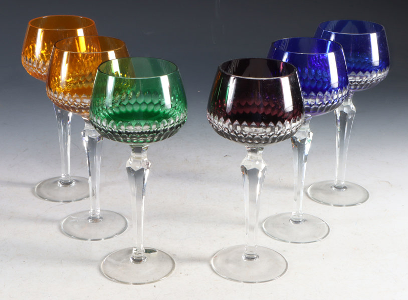 6 vinglass med farget klokke.