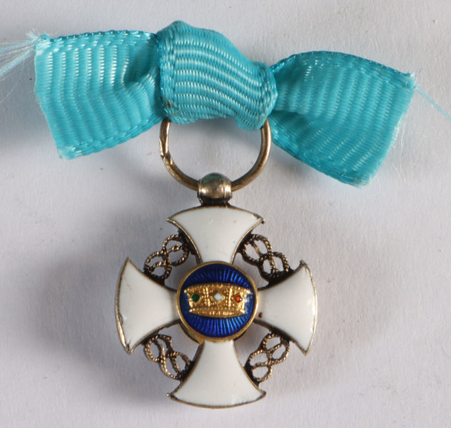 Miniatyrorden i gull og emalje.