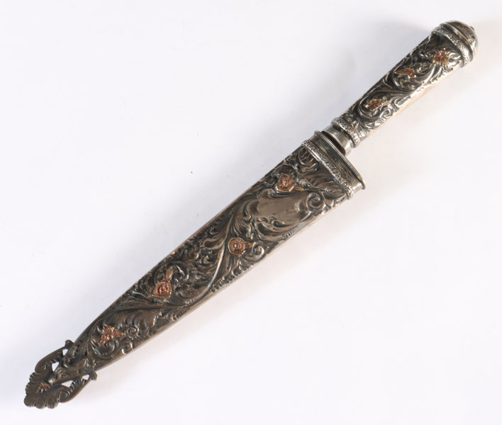 Liten kniv med slire, sølv. Argentina.