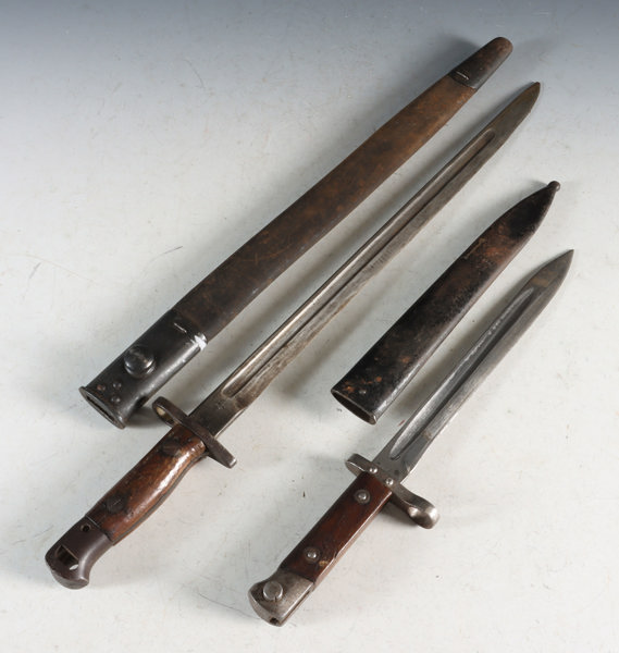 2 bajonetter, Østerrike 1895 og Enfield.