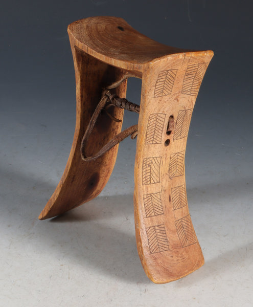 Afrikansk nakkestøtte i tre.