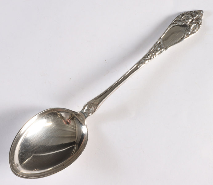 6 skjeer i sølv, Opphøyet rose. L: 20 cm.