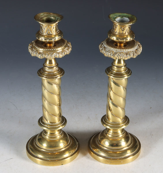 Et par lysetaker i messing.