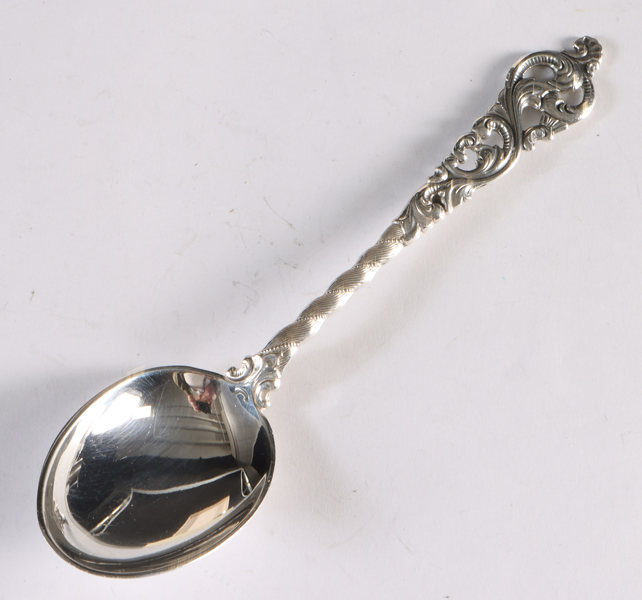 12 dessertskjeer i sølv, Dobbel Rokokko.