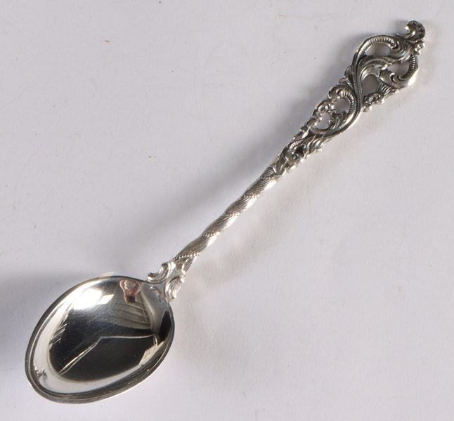 12 teskjeer i sølv, Dobbel Rokokko.