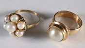 2 ringer i gull med perler.