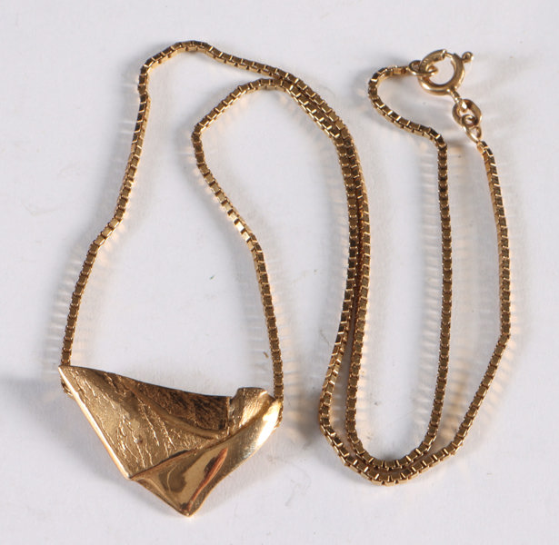 Kjede med anheng, gull.