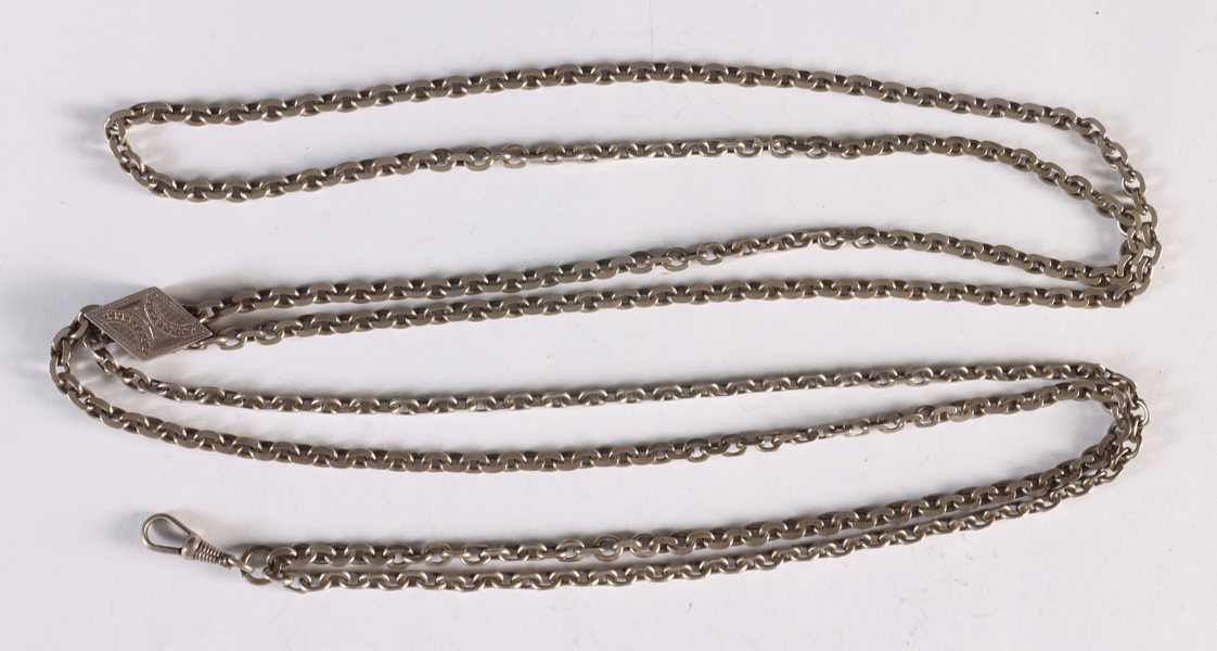 Klokkekjede i sølv.