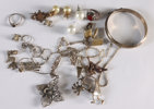 Liten samling smykker i sølv.