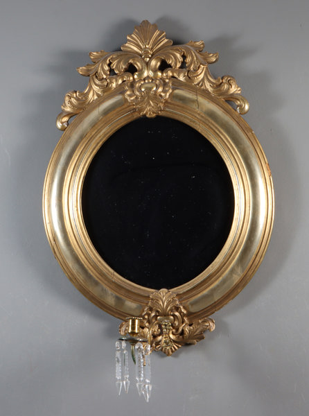 Et par rokokkospeil, gullmalt. 