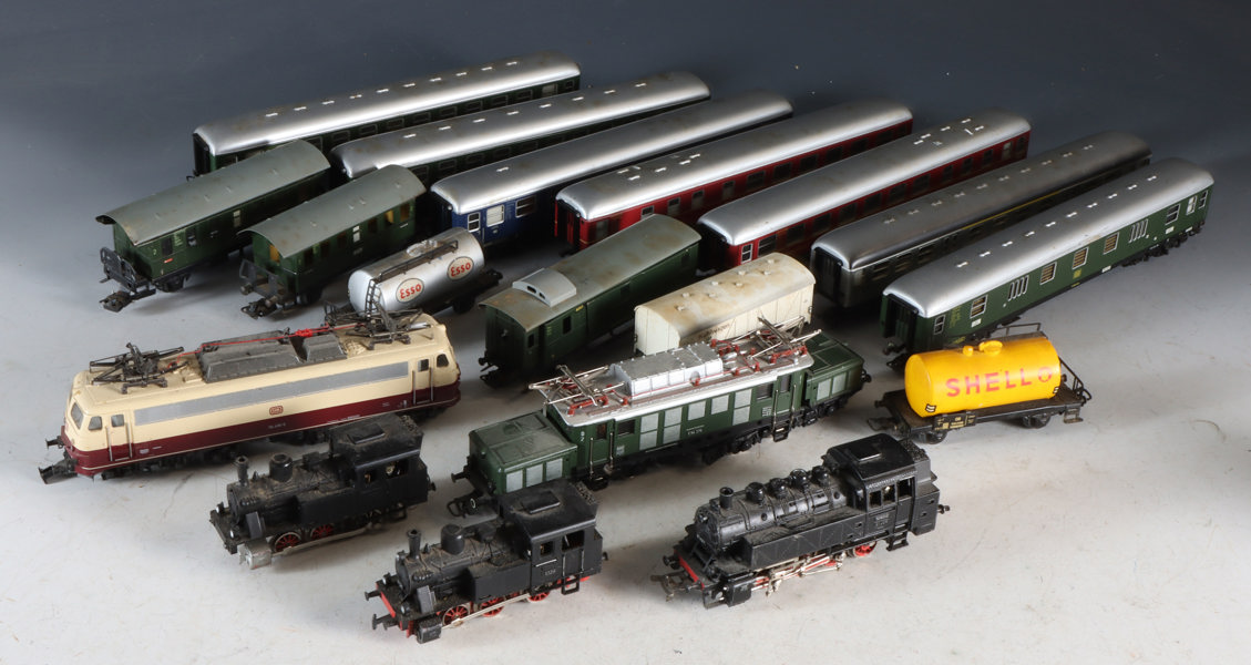 18 deler Märklin tog og vogner.