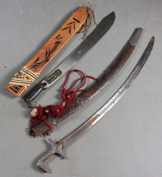 Sabel og machete.