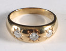 Ring i gull(9K) med 3 diamanter.