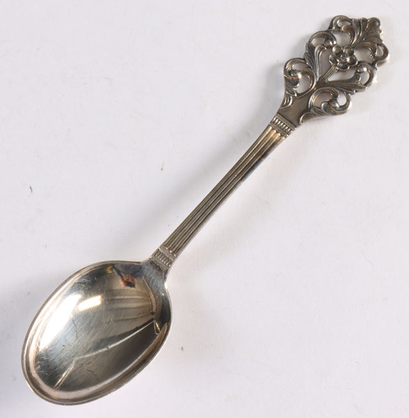12 teskjeer i sølv, Viking rose.