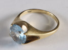 Ring i gull m/blå sten.