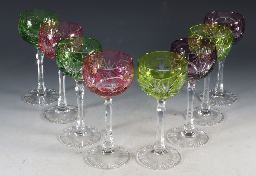 8 vinglass med farget klokke