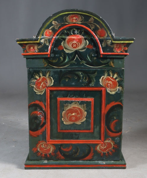 Lite rosemalt hengeskap, 1837.