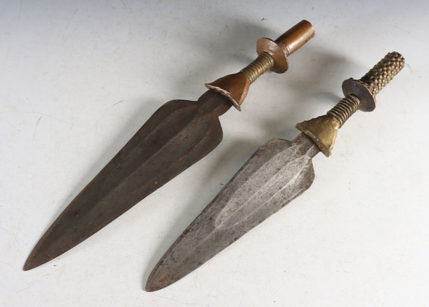 To bredbladede dolker fra Kongo
