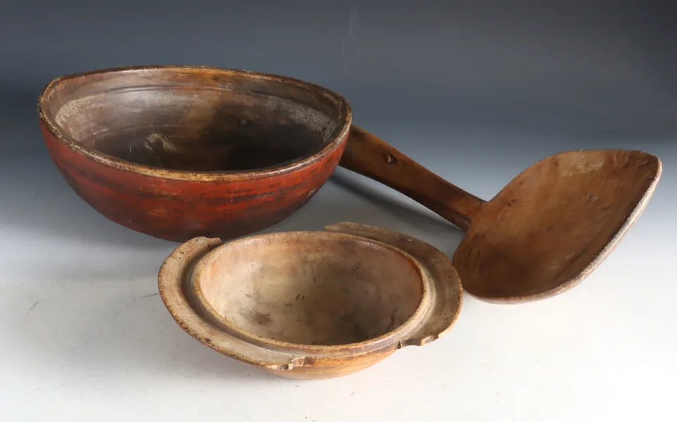 Ølbolle, vengebolle og sleiv. 1800 t.
