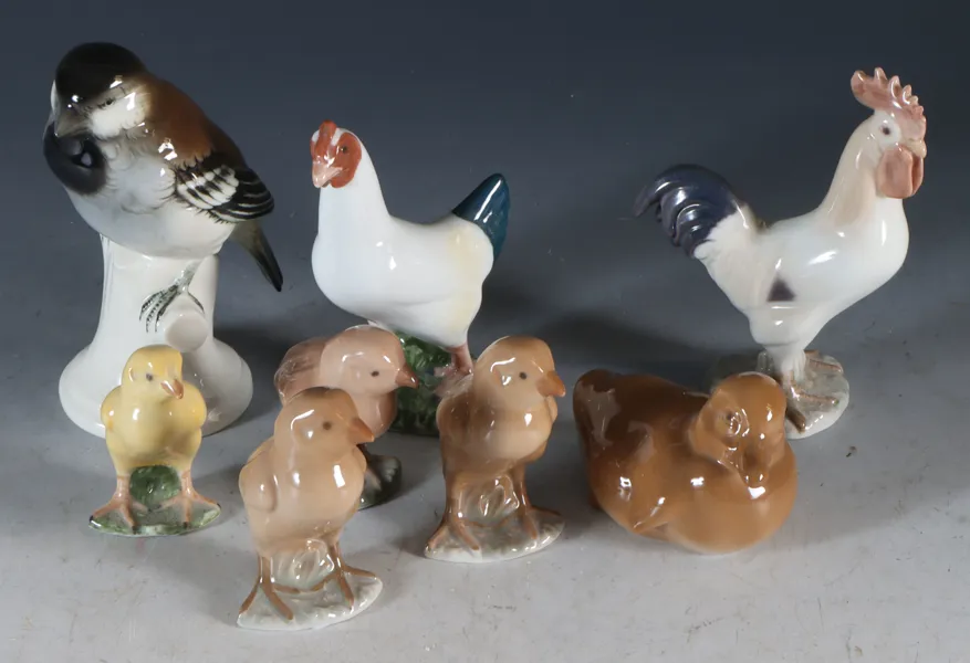 8 fuglefigurer i porselen.