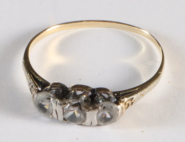 Ring i gull m/3 klare stener.