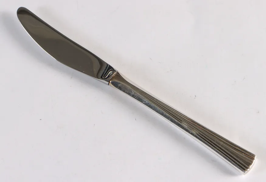 6 kniver i sølv, Sonja.