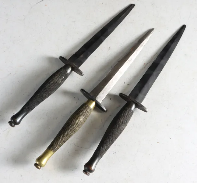 3 kampkniver, Fairbairn-Sykes.