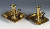 2 kammerstaker i messing, 1800 t.
