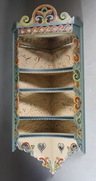 Malt og utskåret hjørnehylle, 1800 t.