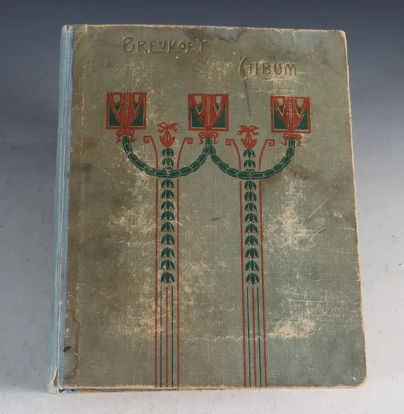 Album med ca. 140 postkort.
